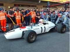 「もはやF1の歴史の一部なんだ」ホンダF1伝説始まりの地でV12サウンドを響かせたRA272が成し遂げた1勝目の価値