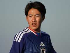 「天才」「エリート」世間の賛辞には戸惑うが…“19歳離れ”した日本代表新星MFの自己コントロール術「考えても無駄、と」「監督も人間なので」