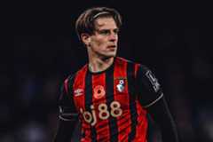 Alex Scott, durante un partido con el Bournemouth