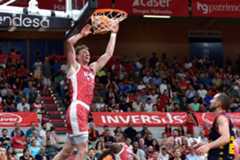 Sander Raieste hace un mate en un partido con el UCAM Murcia.