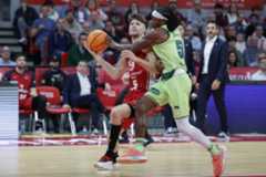 Rodríguez ante Perry en el partido.