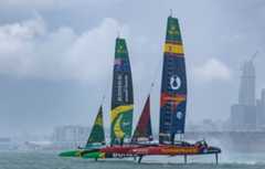 El equipo español de SailGP y el brasileño en Auckñland.
