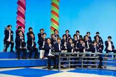 “指ハート”ポーズを決めるうつけ坂49。