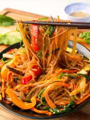 Healthy Korean Glass Noodles Recipe (Japchae)