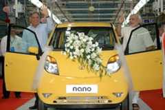 Indian industrialist, Ratan Tata, with Gujarat’s Chief Minister, Narendra Modi, in 2010