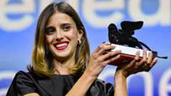 Venezia 82, Benedetta Porcaroli vince il premio Orizzonti miglior attrice per Il rapimento di Arabella