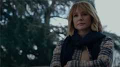 La donna nella casa di fronte alla ragazza dalla finestra