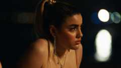 Una ragazza brillante