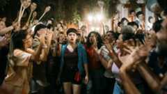 Cannes 2025: La Ola, commedia militante piena di furia e di entusiasmo