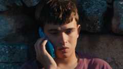 Cannes 2025: Enzo, i turbamenti di una generazione stanca dell'indifferenza degli adulti