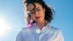 Honey Don't!, Ethan Coen mette in scena una commedia queer, con Margaret Qualley iper-sessualizzata e forzatamente canaglia