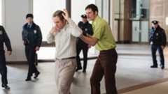 Dead Man's Wire, un film teso come un cavo, sul confine tra vittime e carnefici e sui risvolti nascosti della cronaca che nutre i tabloid