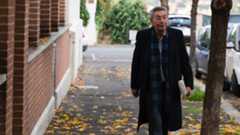 Come ti muovi, sbagli, una parabola sulla fragilità e su un'umanità ancora resistente