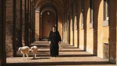 Agnus Dei, un film che offre l'occasione di abbandonare i ritmi frenetici. In streaming su MYmovies ONE
