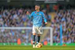 Stade Etihad, Manchester, Royaume-Uni. 26 octobre 2024. Premier League Football, Manchester City contre Southampton ; Phil Foden de Manchester City montre son émotion avant le coup franc.