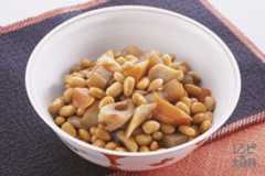 ごろごろ根菜の五目豆(大豆の水煮缶+こんにゃくを使ったレシピ)