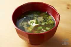 豆腐とワカメのみそ汁