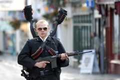 HOT FUZZ  ホット・ファズ　俺たちスーパーポリスメン！ \'07 イギリス・フランス　（ＷＯＷＯＷ）_e0079992_21183936.jpg