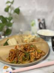 カボチャとチキンのクリーム煮　豚肉と野菜の赤いジャン炒め　昼寝しすぎて_b0417696_08530700.jpeg