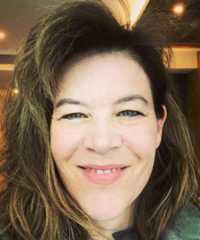 Katerina Cizek Headshot