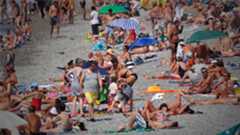 Conflit : vacanciers contre locaux