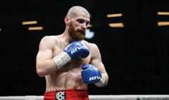 Іменитий український боксер швидко нокаутував суперника і виграв два титули