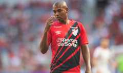 7 футболістів, які провели найбільше матчів на полі з Фернандіньо