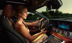 ФОТО. Світоліна вразила в новому розкішному Mercedes