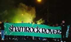 З піротехнікою та у безперервних співах: хто вболіває за Шемрок Роверс