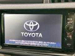 【純正ナビ】人気の純正ナビを装備。オーディオ機能も充実しており、Ｂｌｕｅｔｏｏｔｈ接続すればお持ちのスマホやＭＰ３プレイヤーの音楽を再生可能！毎日の運転がさらに楽しくなります！！ 3