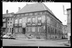 Façades sur une place