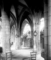 Intérieur, vers un bas-côté