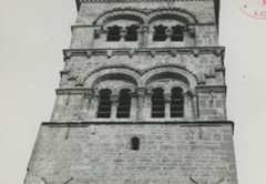 Eglise Notre-Dame : clocher, vue partielle