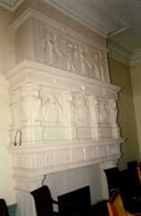 1er étage, cheminée de la salle d’audience, vue générale