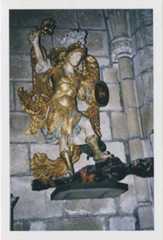 Statue : Saint Michel terrassant le dragon