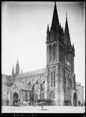 Clochetons et porche latéral