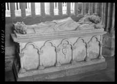 Tombeau de l'évêque de Kersauzon, marbre