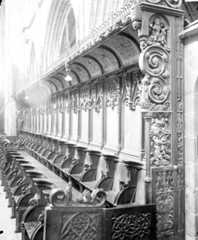 Tête des stalles, extérieur nord