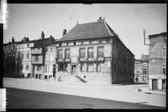 Façades sur la place