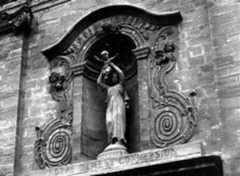 Portail, façade, la Vierge