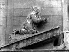 Pénitent agenouillé