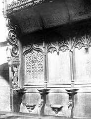 Têtes de stalles, côté intérieur sud près de l'autel