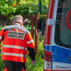 Interwencja ratunkowa w Chrzanowicach. 76-latek trafił do szpitala