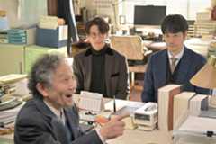 『クジャクのダンス』鳴川=阿南の協力者?