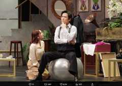 稲垣吾郎が“稲垣吾郎”を崩すことで生まれる笑いとは　舞台『プレゼント・ラフター』が高純度のコメディである理由