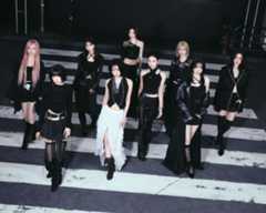 NiziU、オールブラックの新アー写公開