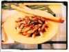 Pasta con tomates, aceitunas y alcaparras