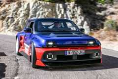 ルノーの電動スーパーカー『5ターボ3E』、初の公開走行…ツール・ド・コルス優勝車カラーで登場 画像