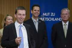 AfD party founder Bernd Lucke (pictured front). © AFP