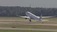 Um Boeing 777-300 da Air France (imagem ilustrativa), que fazia a rota entre Paris e São Paulo teve que aterrissar no aeroporto francês de Bordeaux logo após a decolagem em 16 de junho de 2025.